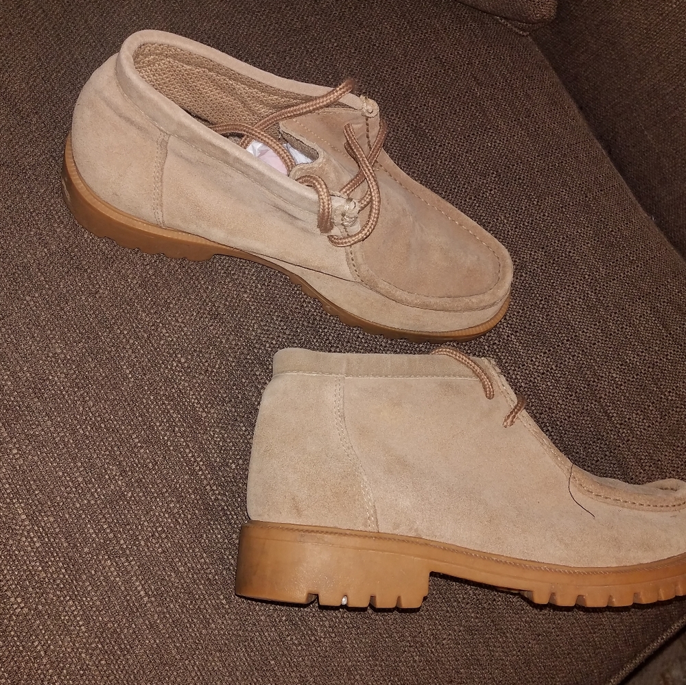 Boots - Picture 7 of 8